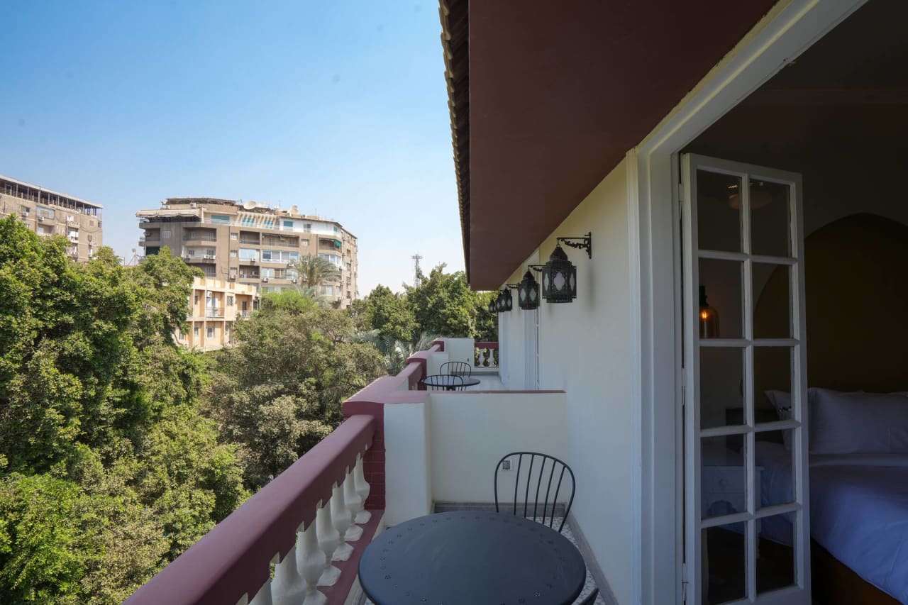 Homey 2BR Apartment with Balcony & Pool Access — Cairo