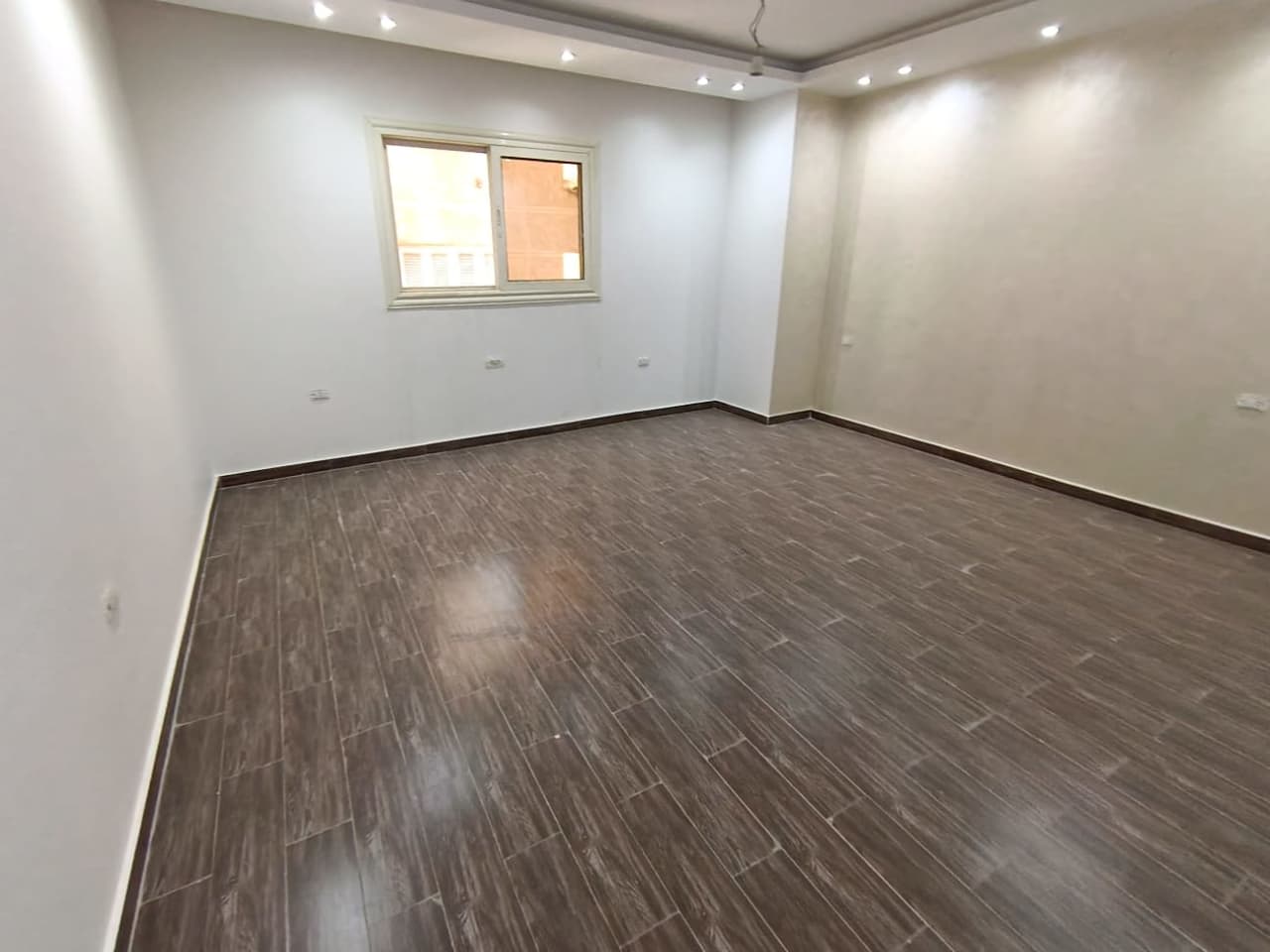 24 bedroom Building for rent