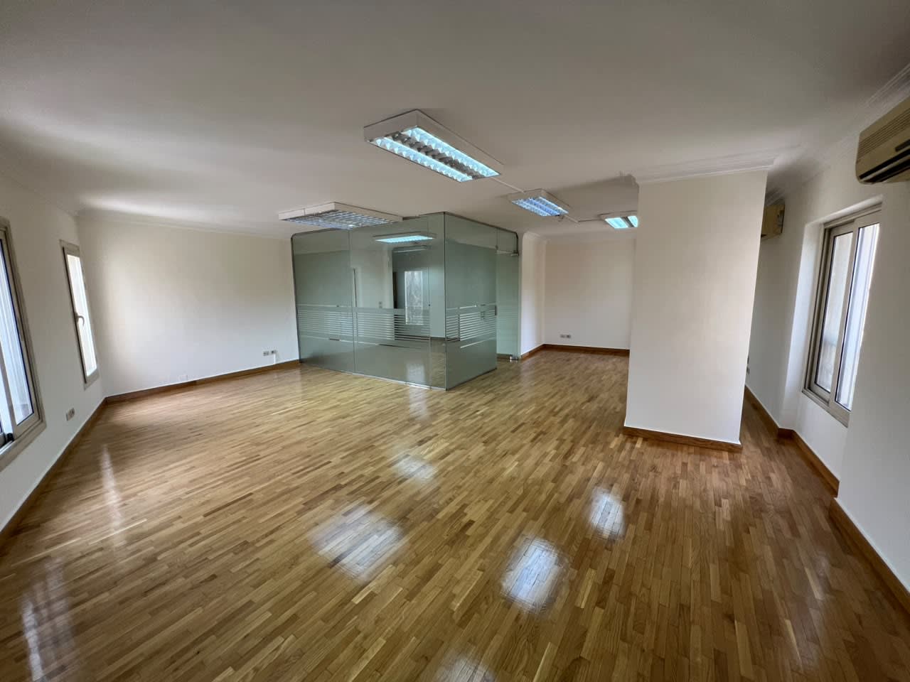 5 bedroom Office for rent