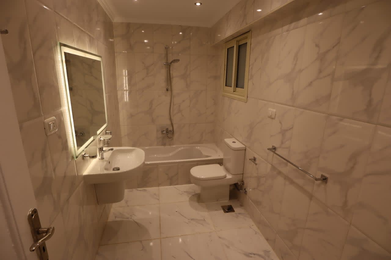 4 bedroom Office for rent in Sarayat , Maadi - Image 6
