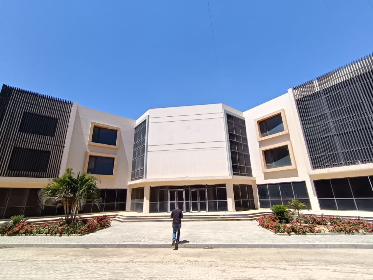 Office for rent in Katameya , New Cairo - Image 4