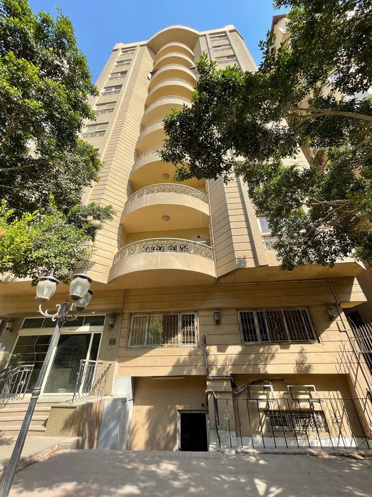 Office for rent in Street 200
