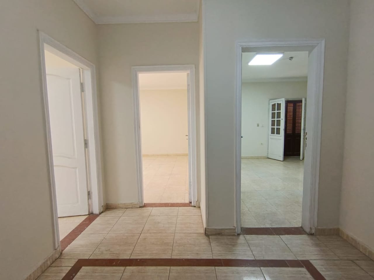 3 bedroom Office for rent in Ring Road , Cairo - Image 4