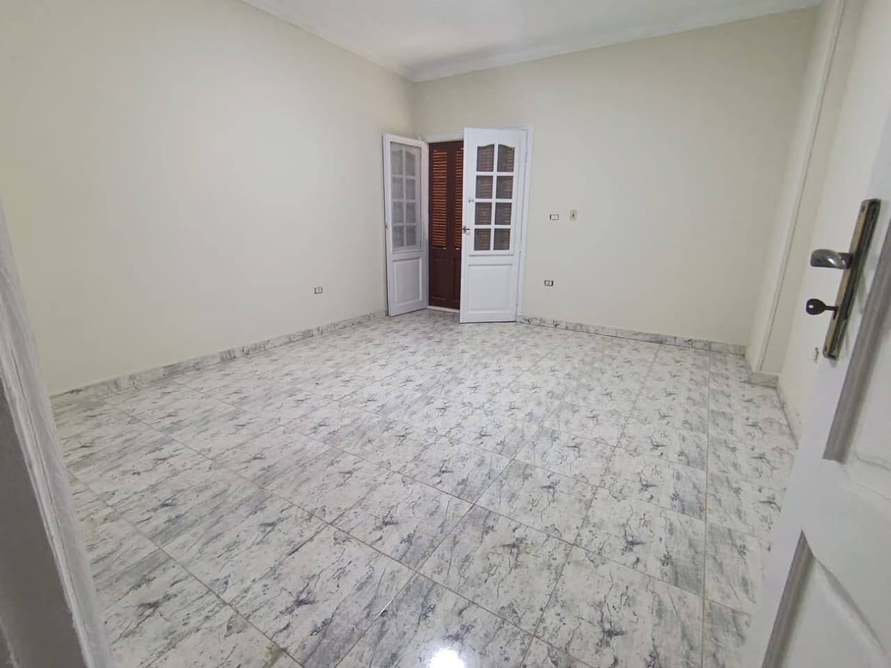 3 bedroom Office for rent in Ring Road , Cairo - Image 6