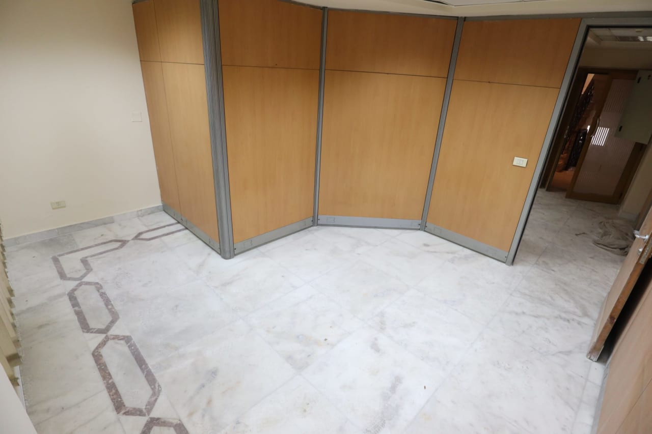 6 bedroom Office for rent in Sarayat , Maadi - Image 6