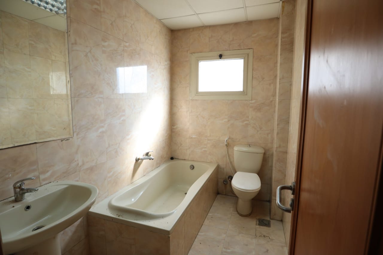 6 bedroom Office for rent in Sarayat , Maadi - Image 17