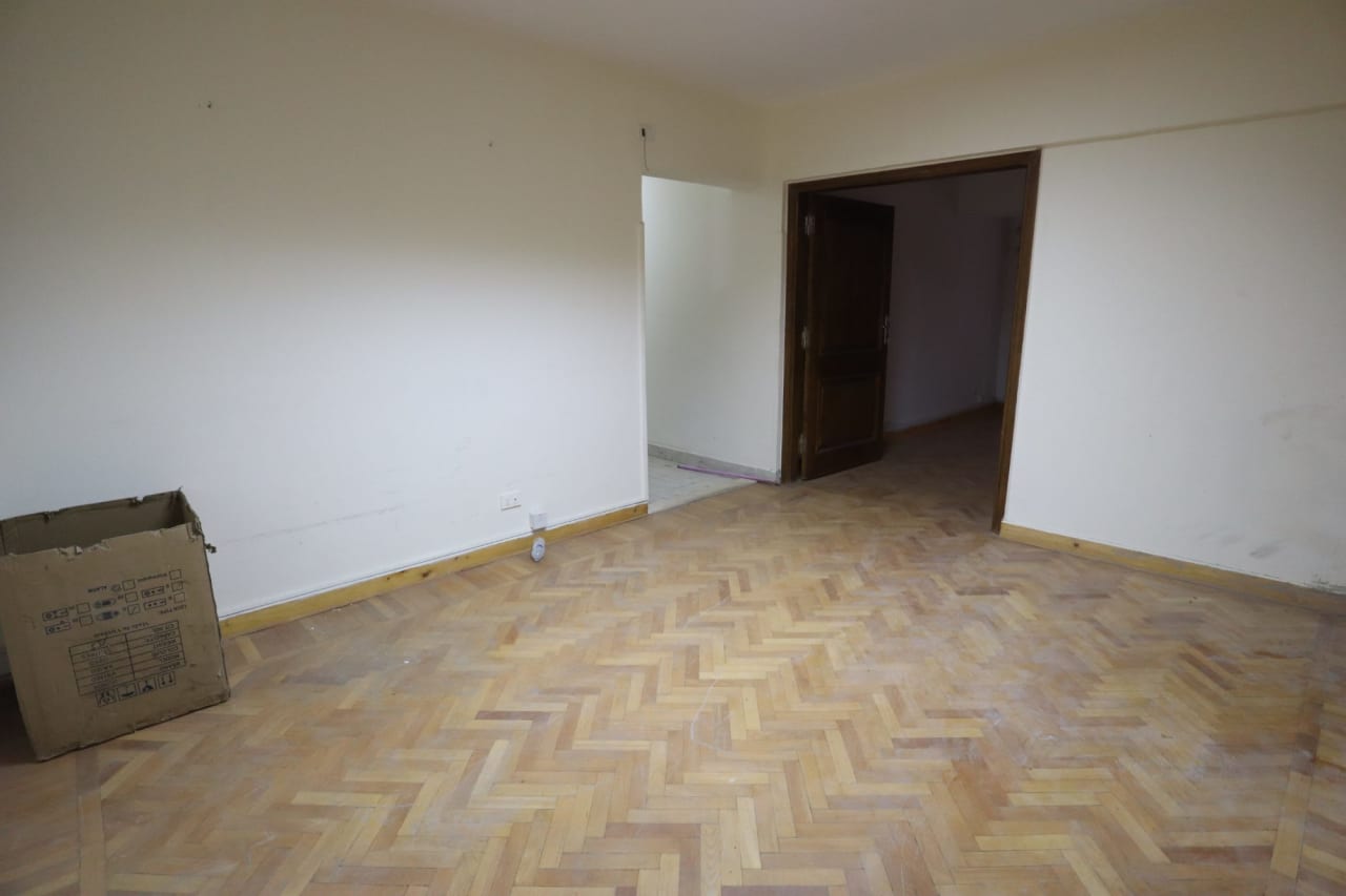 5 bedroom Office for rent in Degla