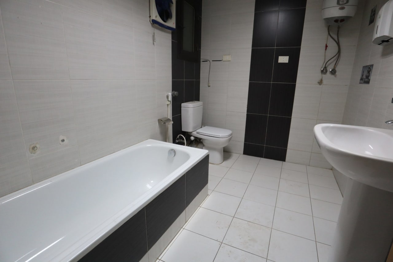 5 bedroom Office for rent in Degla , Maadi - Image 7