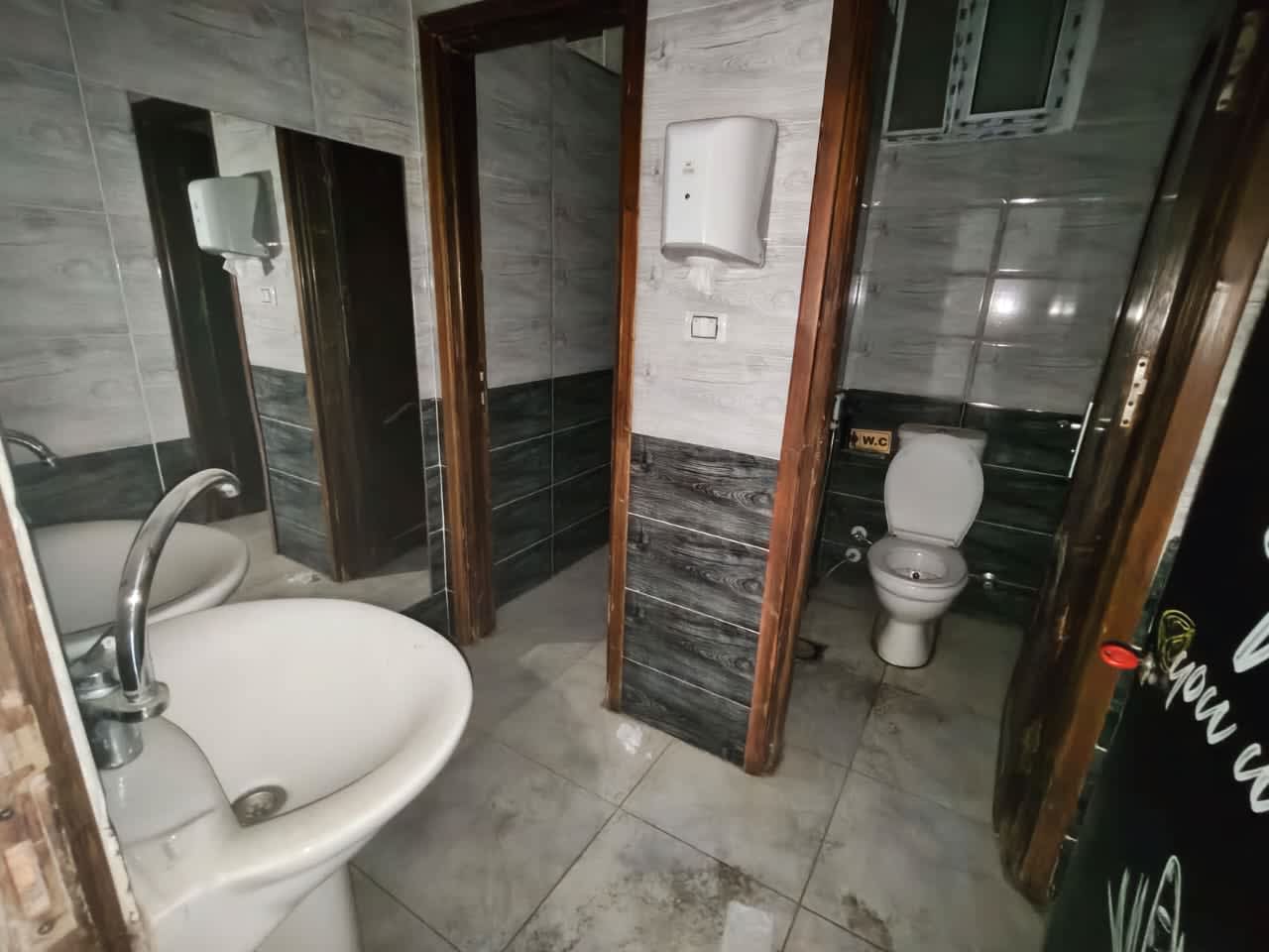 Shop for rent in Zahraa El Maadi , Maadi - Image 11