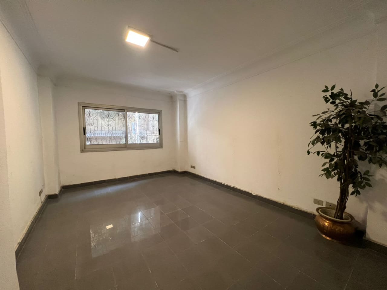 2 bedroom Office for rent in Northern Zamalek , Northern Zamalek - Image 2