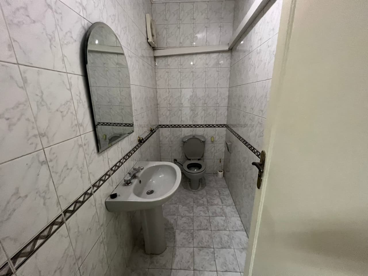 2 bedroom Office for rent in Northern Zamalek , Northern Zamalek - Image 9