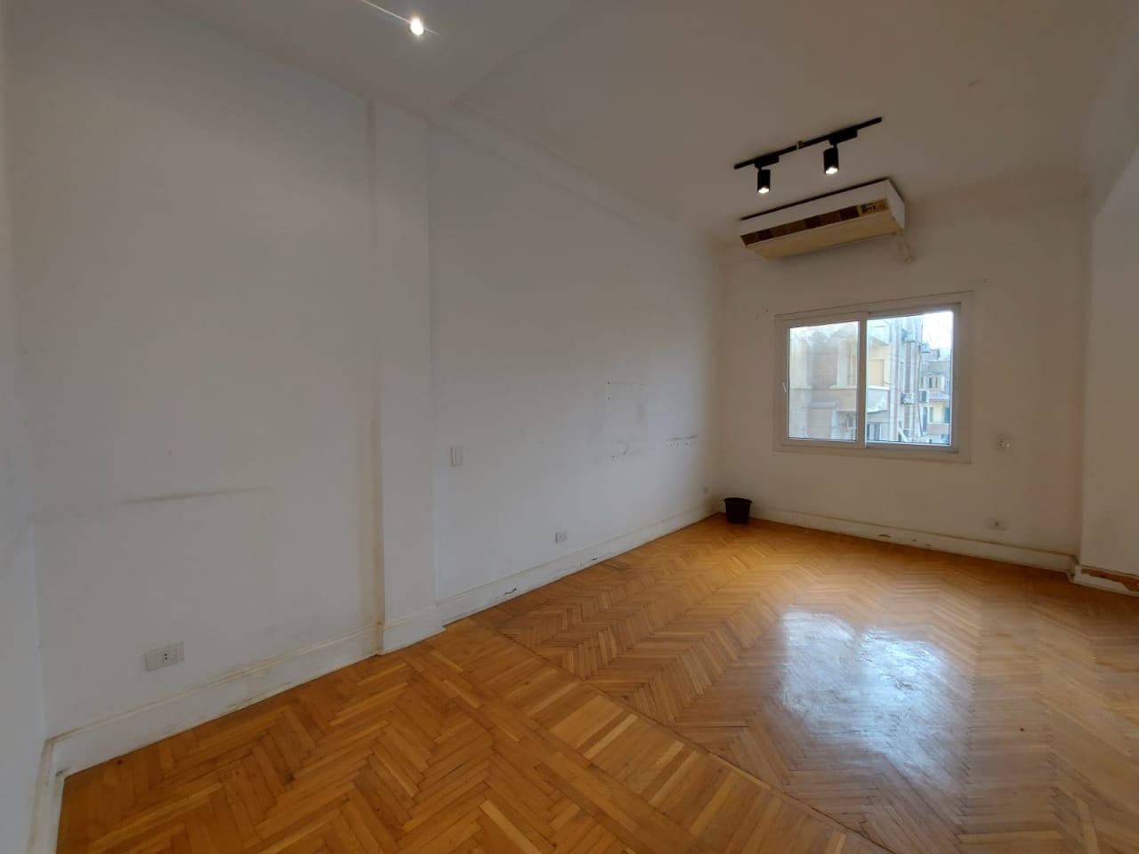 3 bedroom Office for rent in Zamalek , Cairo - Image 2