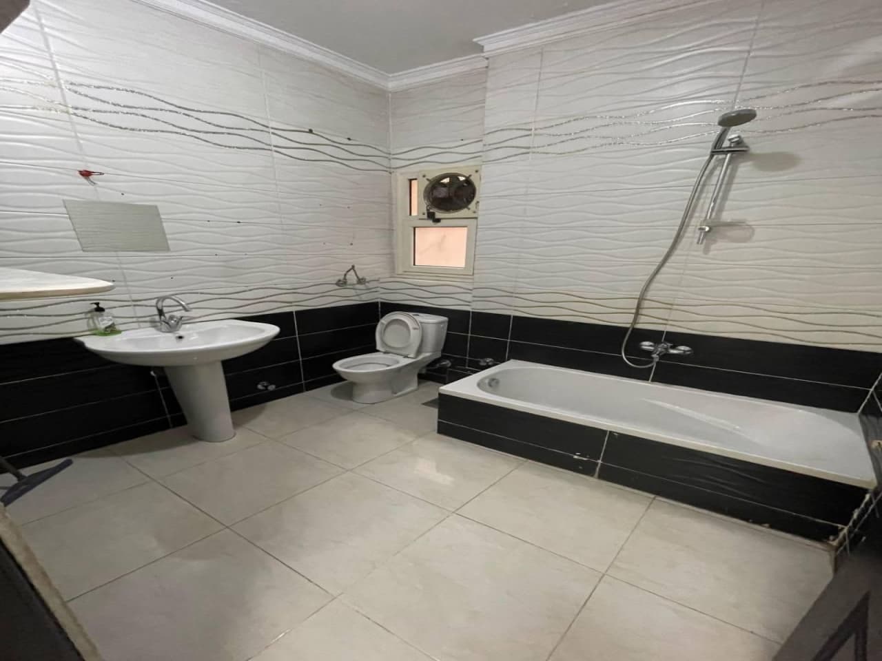 3 bedroom Office for rent in New Cairo , Cairo - Image 8