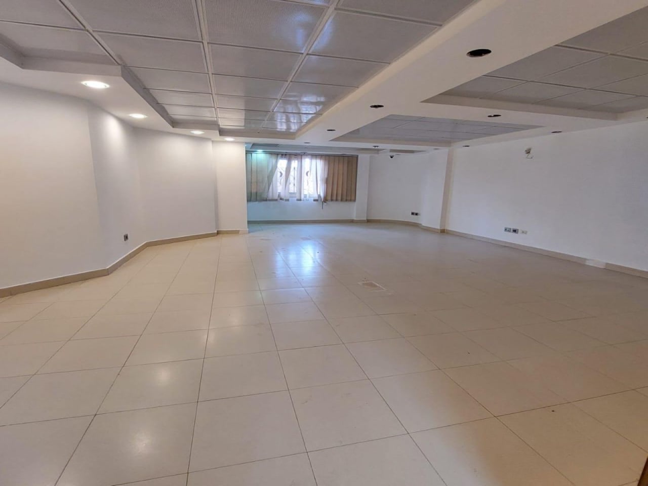 4 bedroom Office for rent
