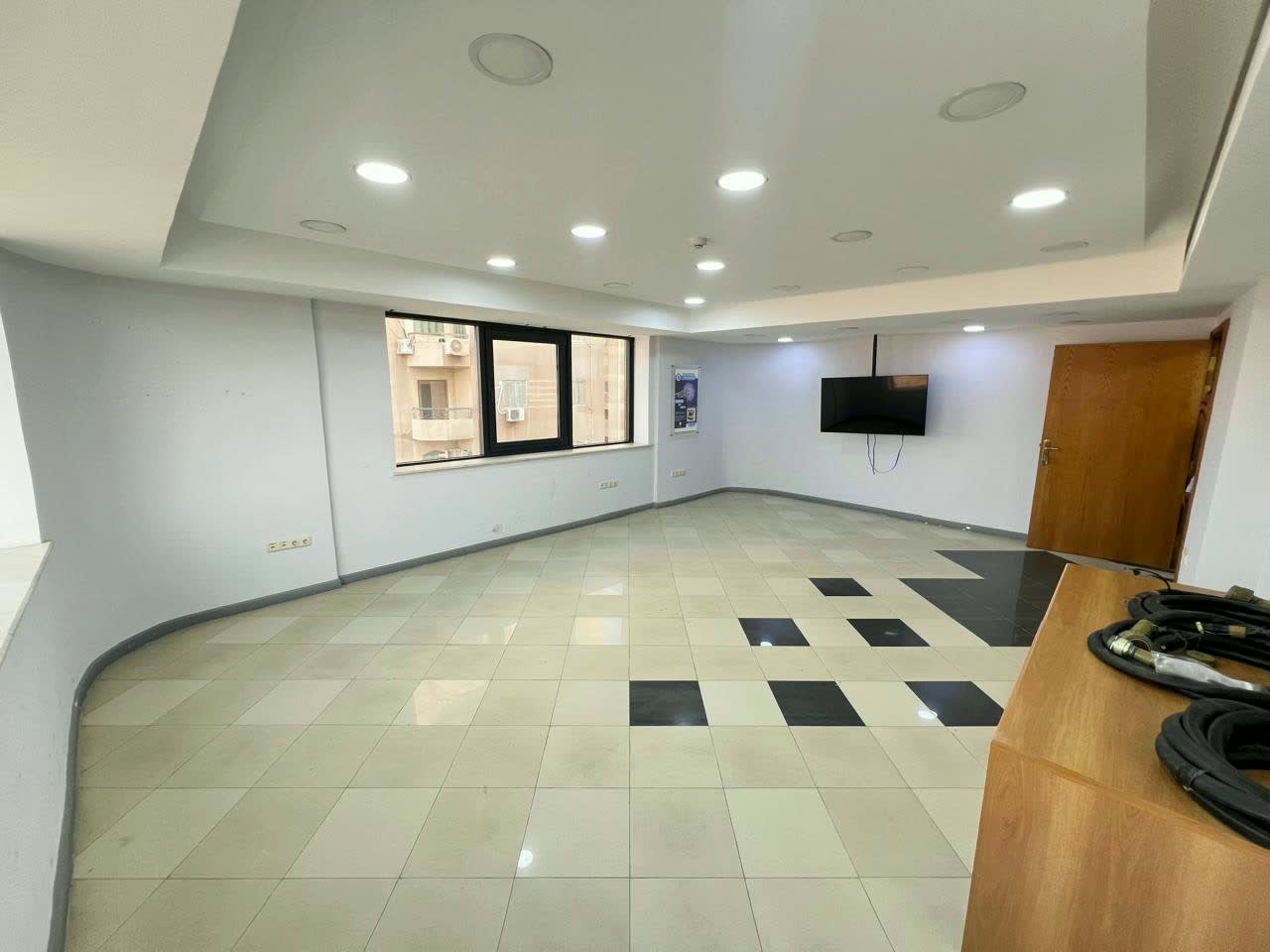 6 bedroom Office for rent