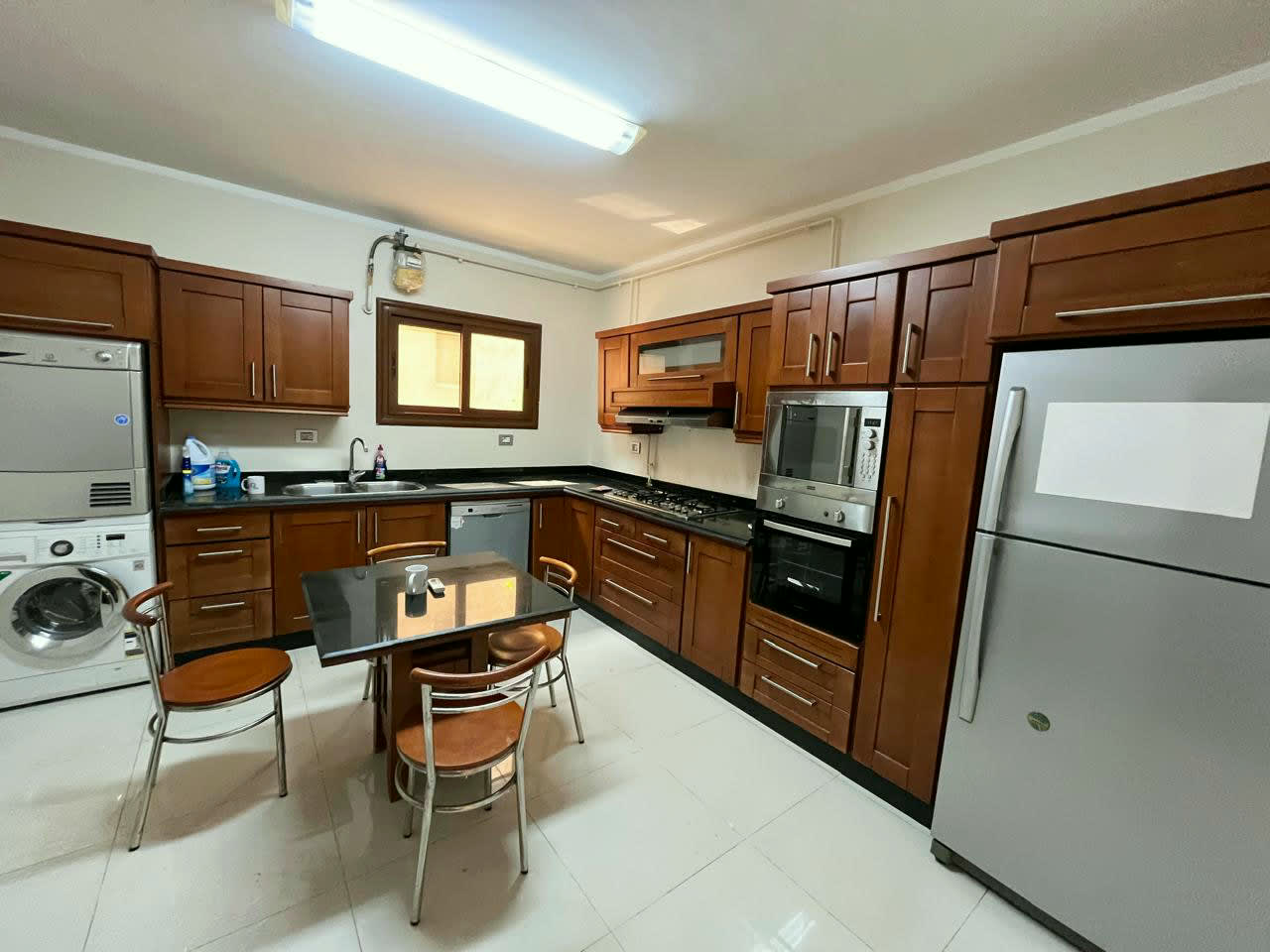 4BR Apartment with Pool & Garden Access in Prime Location