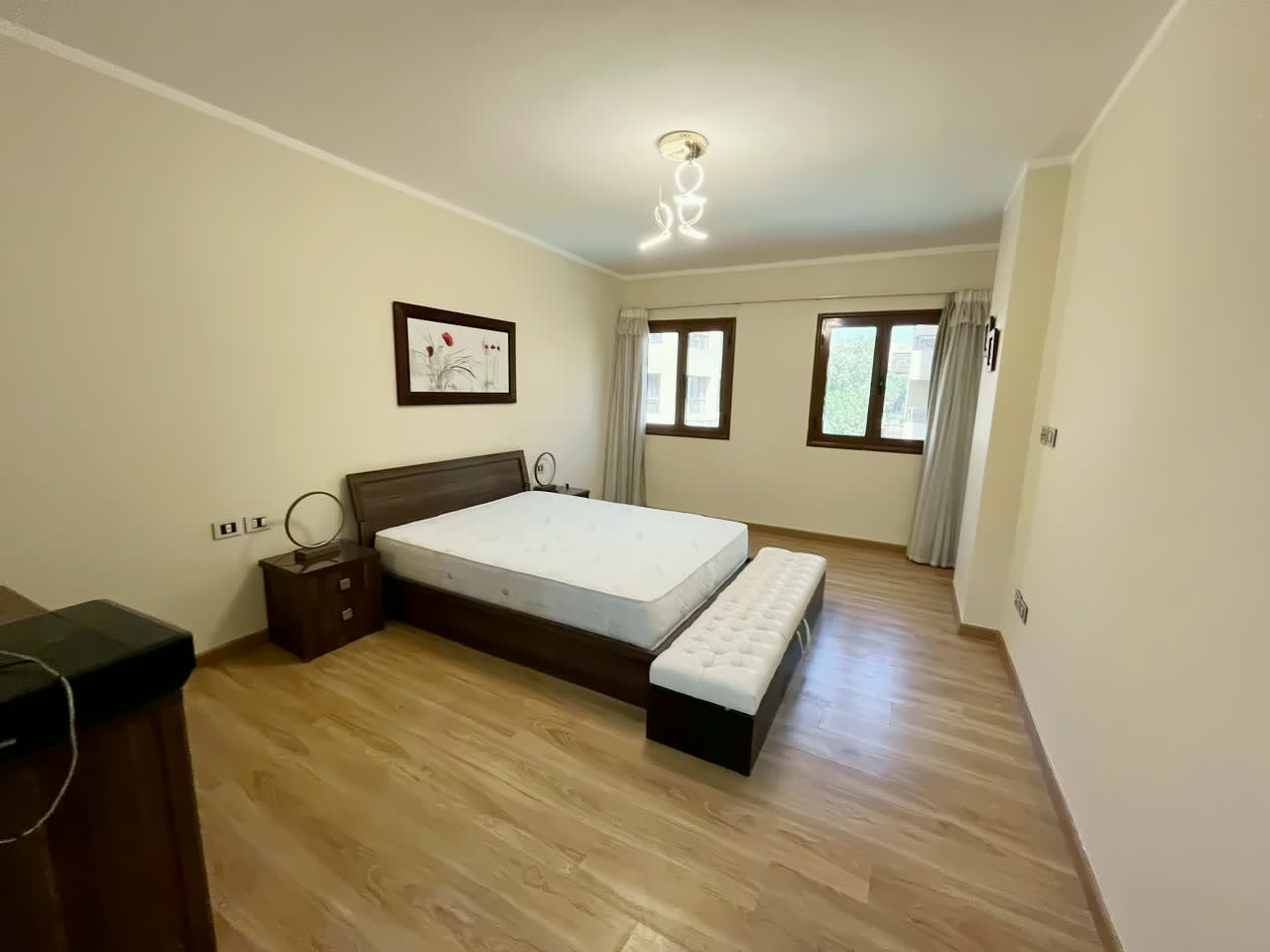 4BR Apartment with Pool & Garden Access in Prime Location