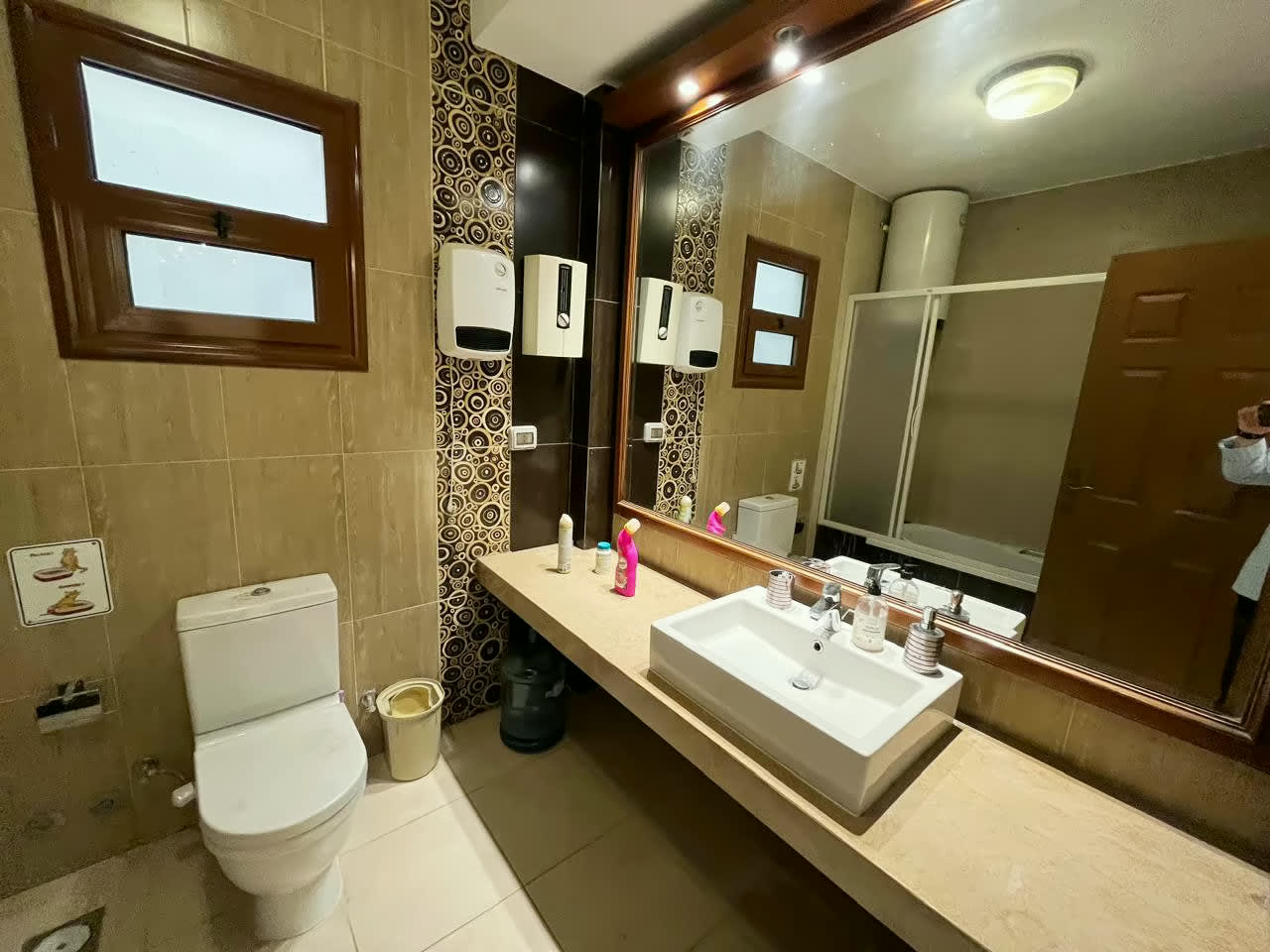 4BR Apartment with Pool & Garden Access in Prime Location