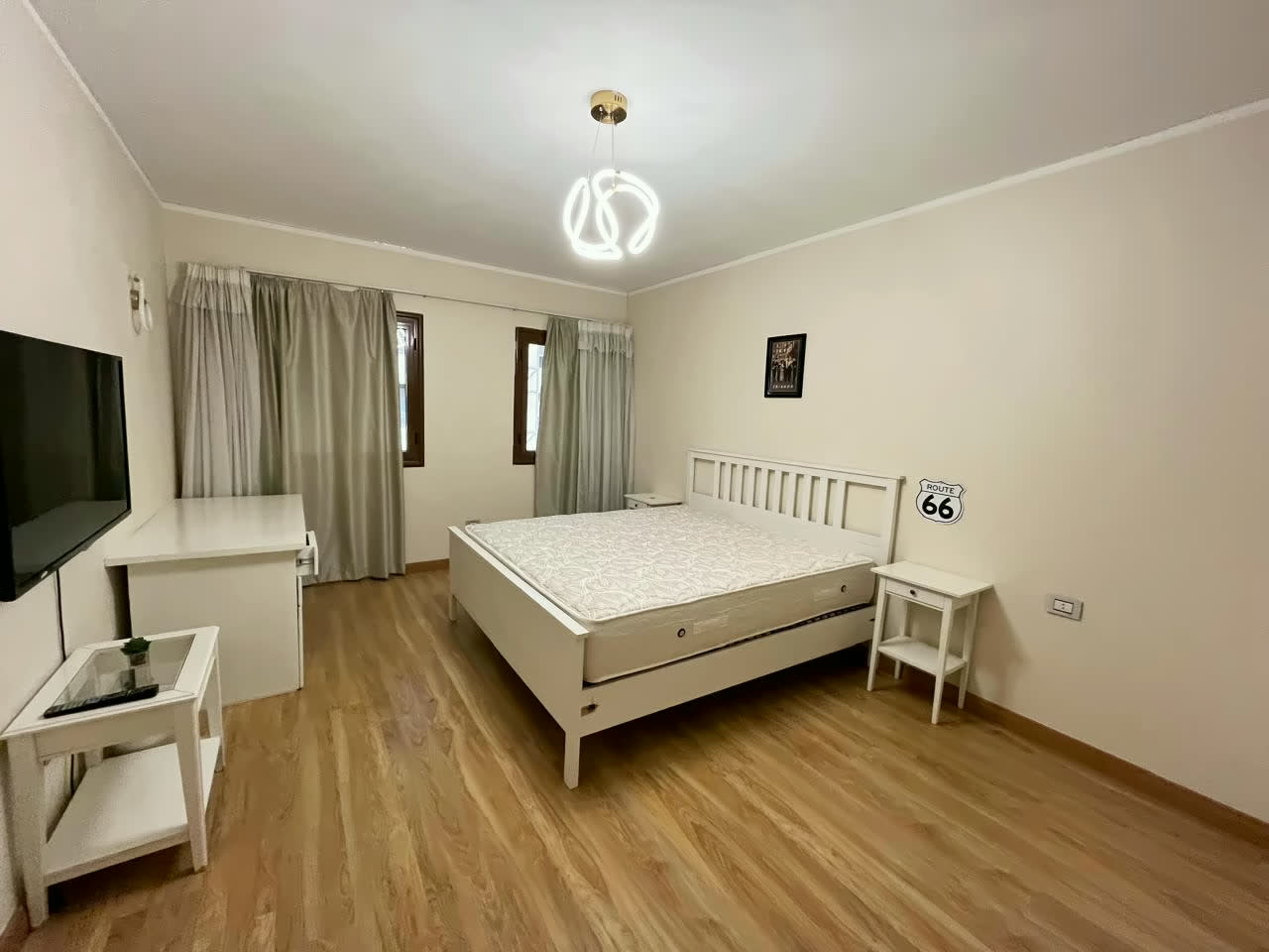 4BR Apartment with Pool & Garden Access in Prime Location