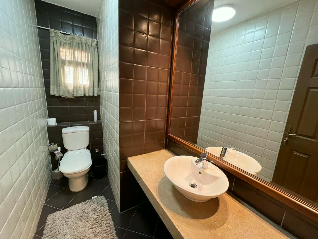 4BR Apartment with Pool & Garden Access in Prime Location