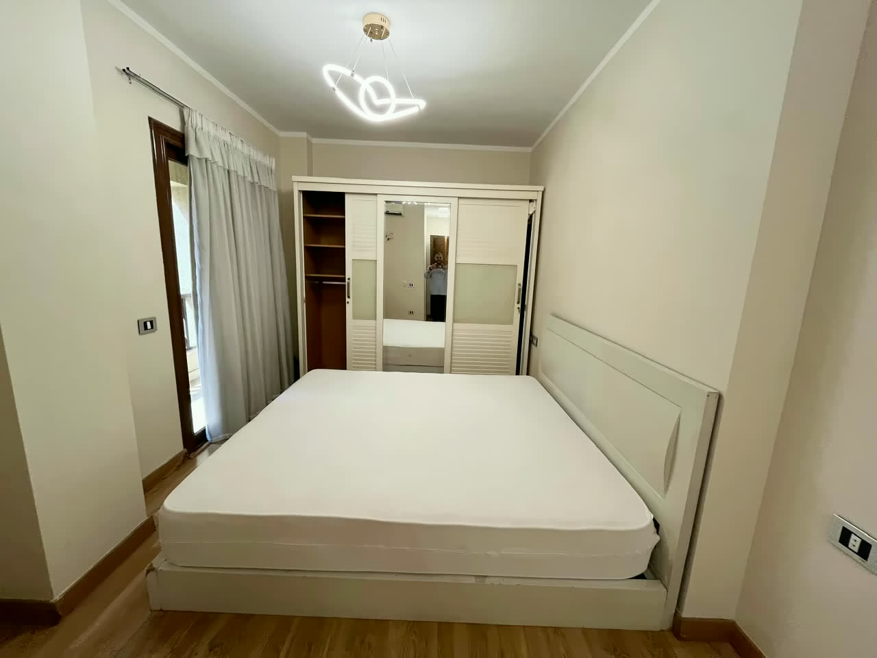 4BR Apartment with Pool & Garden Access in Prime Location