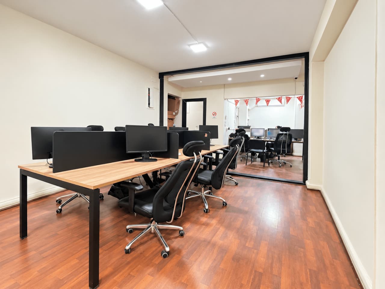 7 bedroom Office for rent