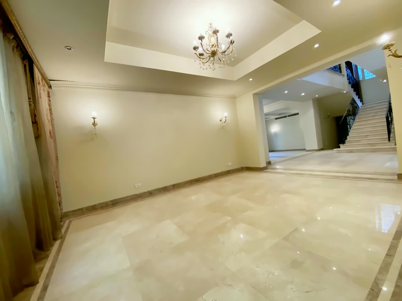 Office for rent in Sarayat – photo 4 – 2200 m² | RE425