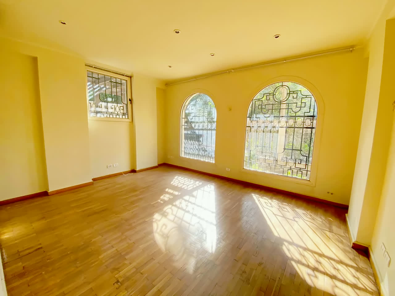 Office for rent in Sarayat – photo 5 – 2200 m² | RE425