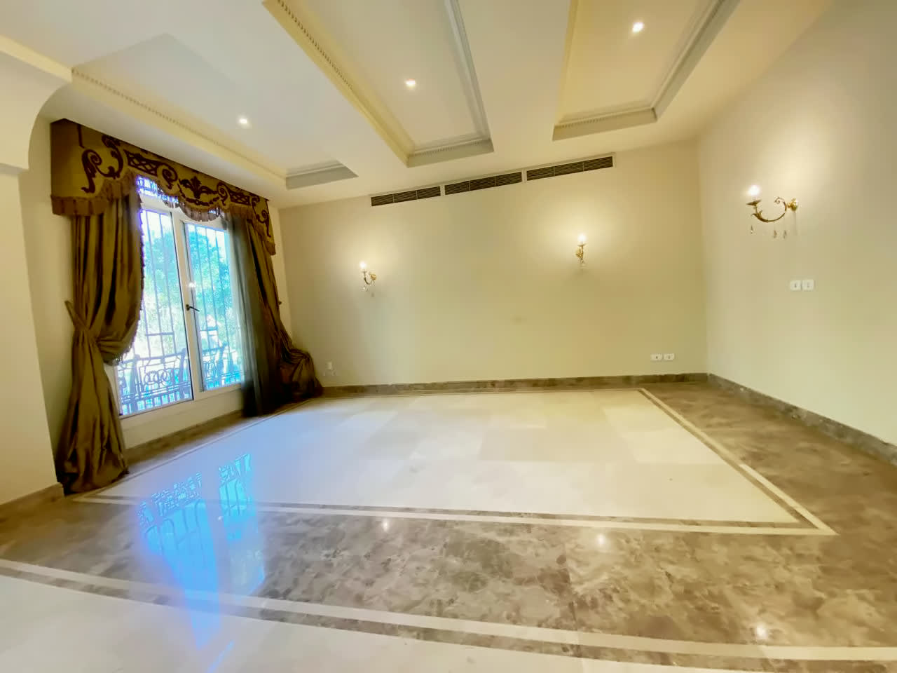Office for rent in Sarayat – photo 8 – 2200 m² | RE425