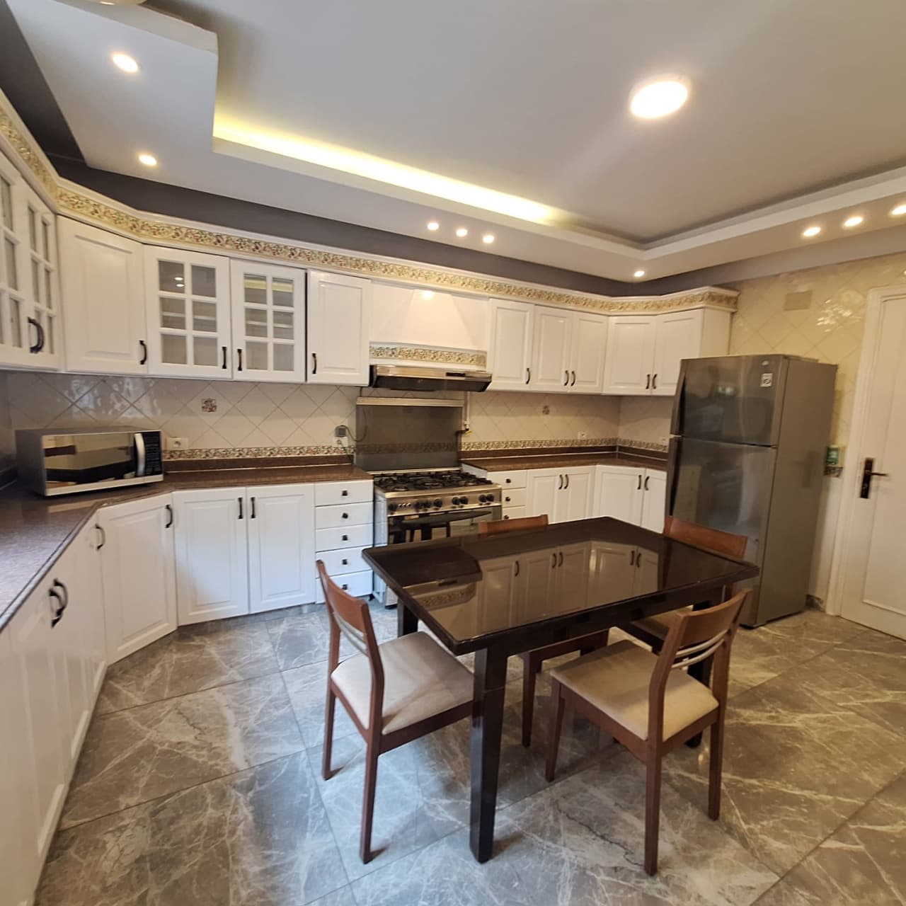 Apartment for rent in Sarayat – photo 4 – 300 m² | T3562