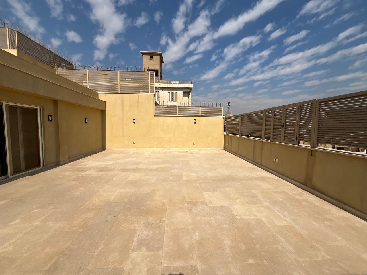 6-bedroom penthouse for rent in Sarayat – photo 1 – 450 m²