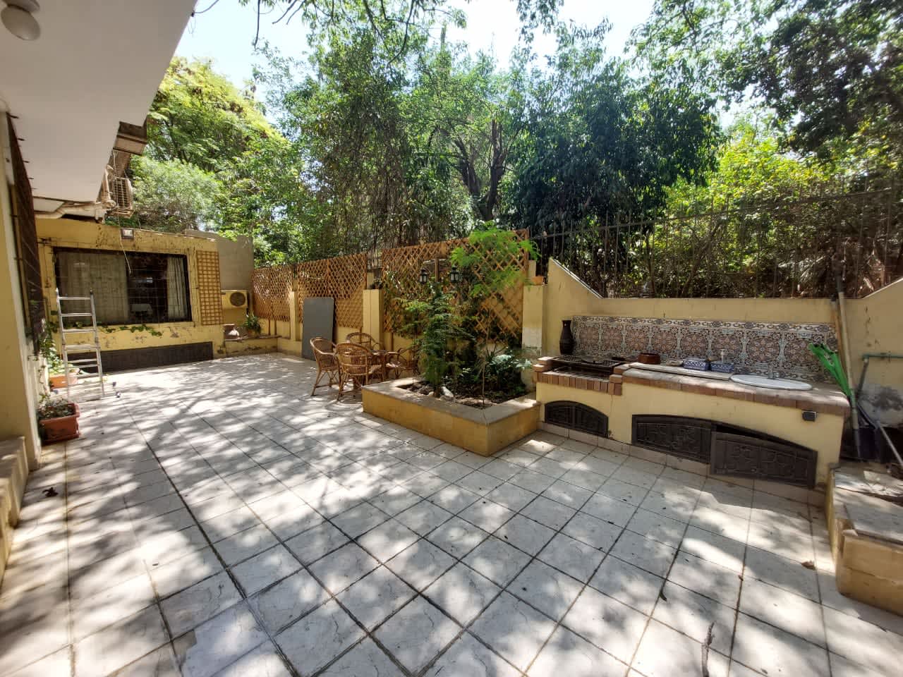 4-bedroom ground floor for rent in Sarayat – photo 1 – 300 m² | T645