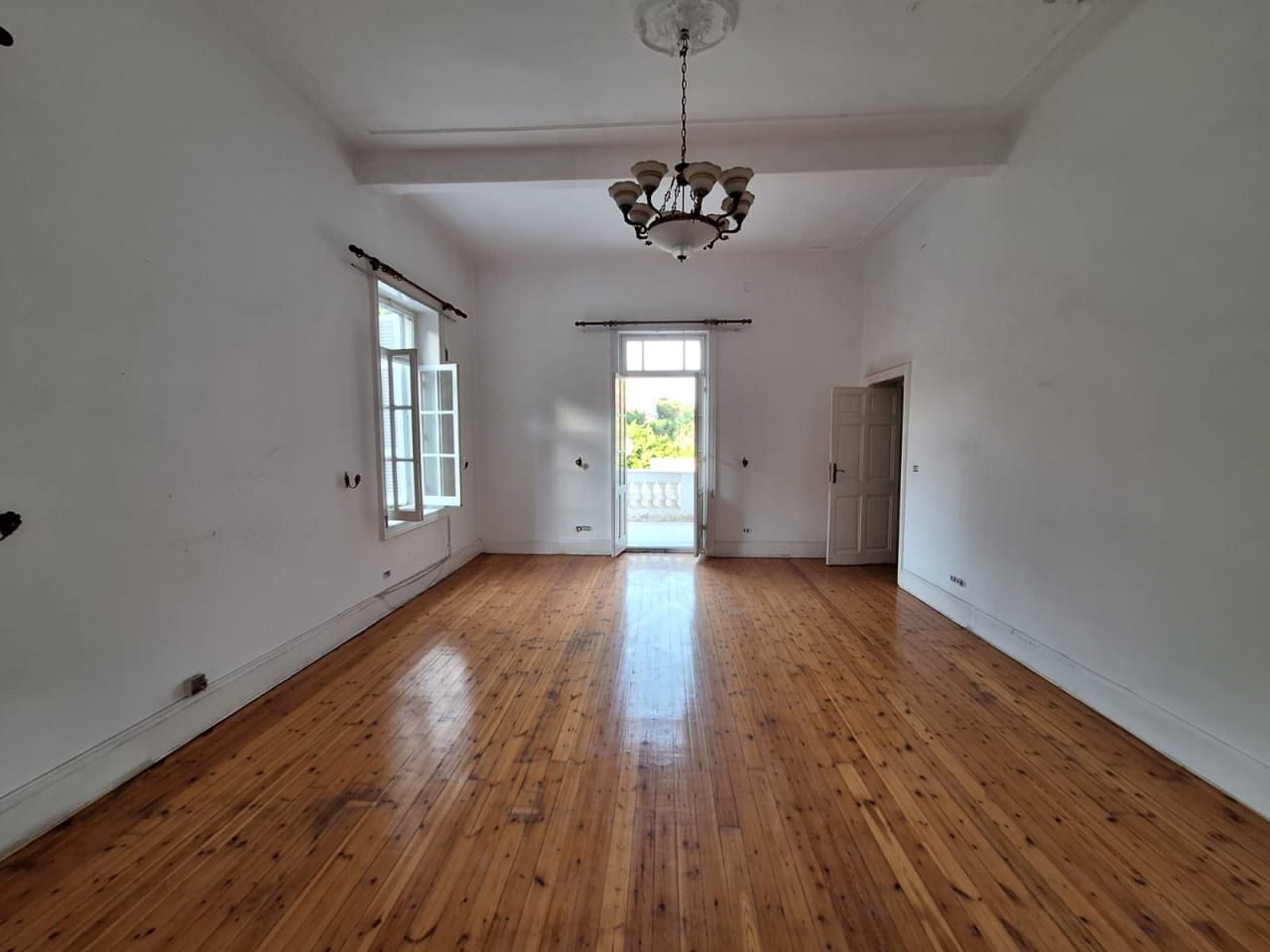 Villa for rent in Sarayat – photo 3 – 2000 m² | RE1734