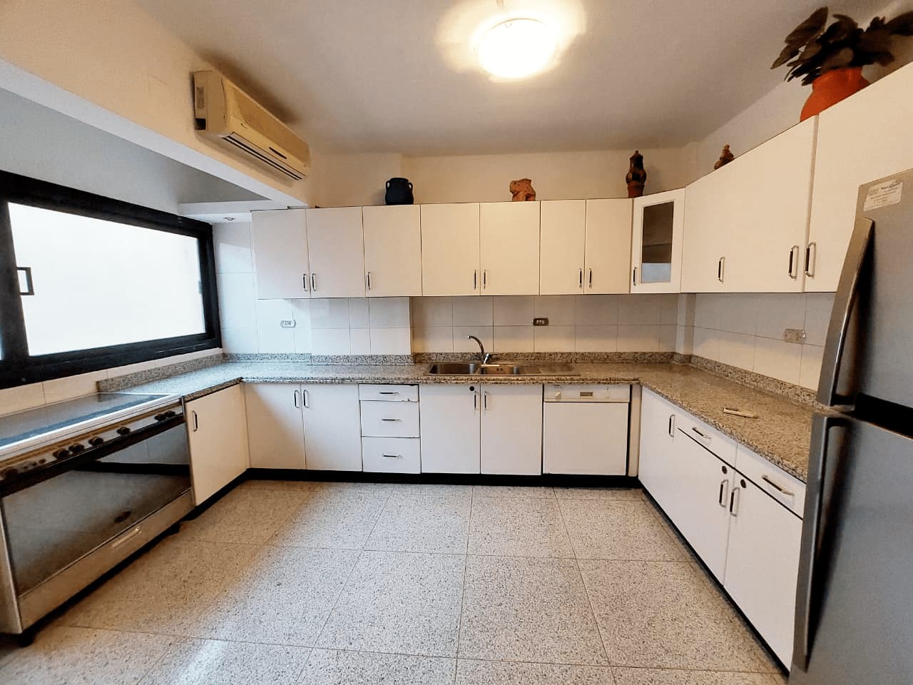 Apartment for rent in Sarayat – photo 4 – 250 m² | T144