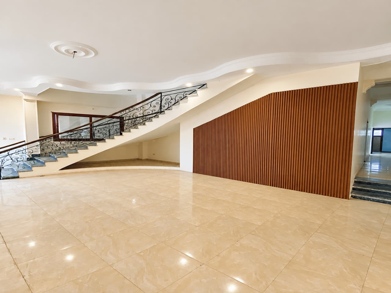 Office in New Cairo – Photo 2 Office for rent in New Cairo – photo 2 – 400 m² | RE1757