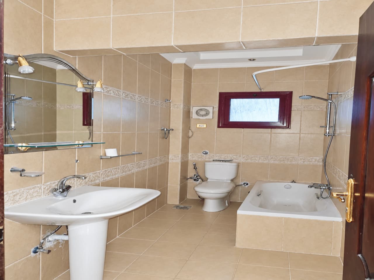 Office in New Cairo – Photo 9 Office for rent in New Cairo – photo 9 – 400 m² | RE1757