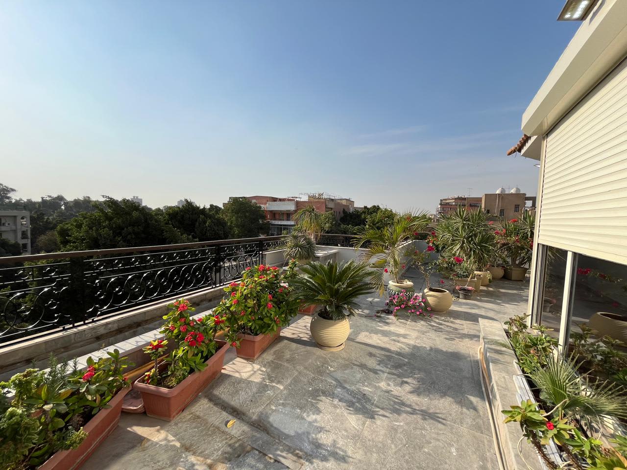 5-bedroom penthouse for rent in Sarayat – photo 1 – 250 m² | T4325