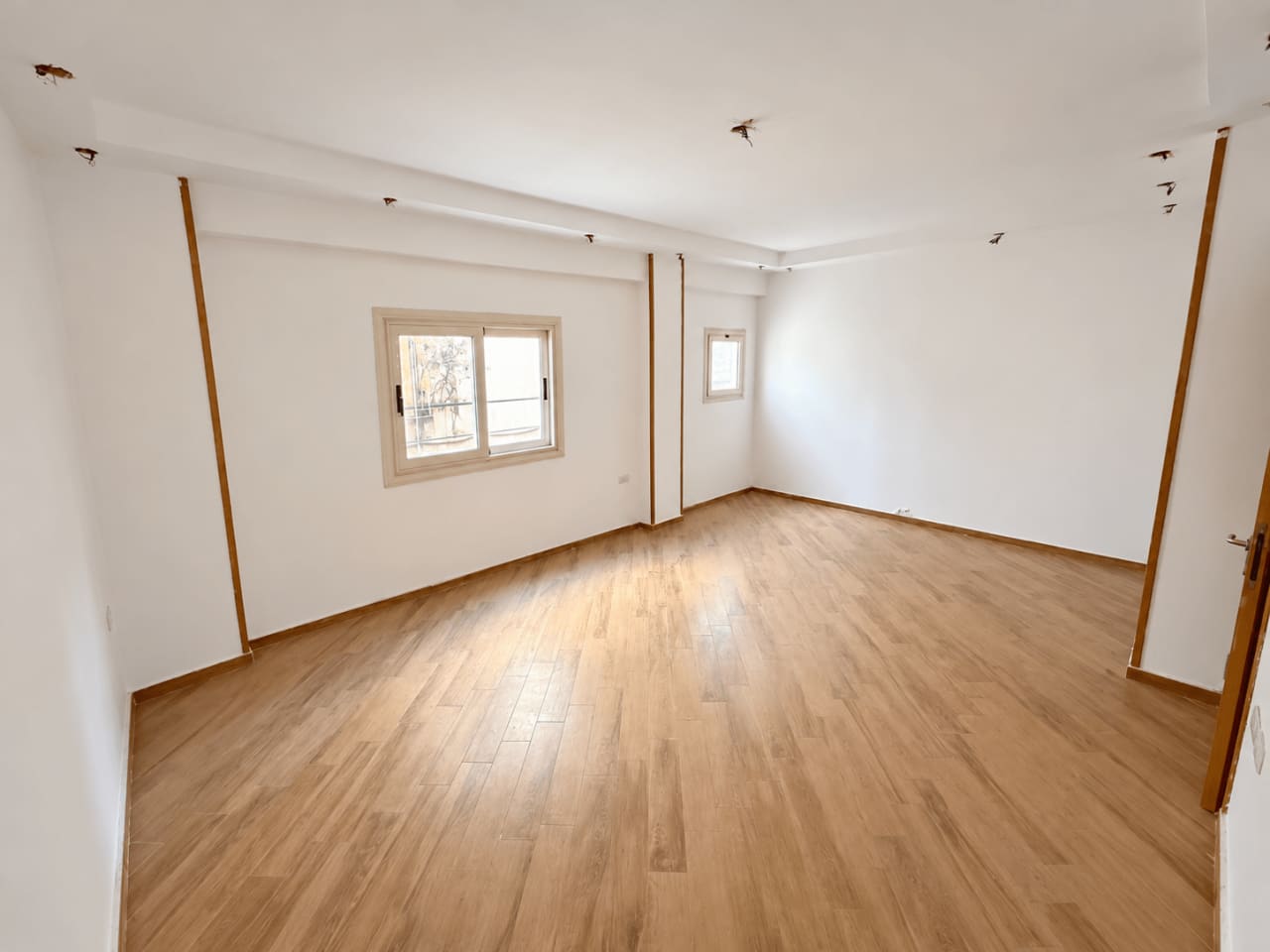Office for rent in First Settlement – photo 2 – 350 m² | RE1775