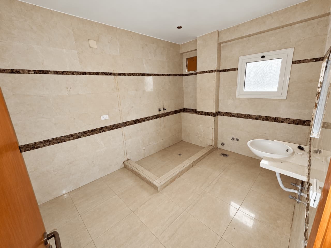 Office for rent in First Settlement – photo 10 – 350 m² | RE1775