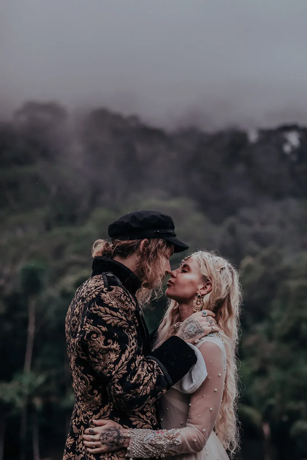 sally_mitch_real_wedding_boho_bride_lace_dress_detail_wedlii_fdafb2b388