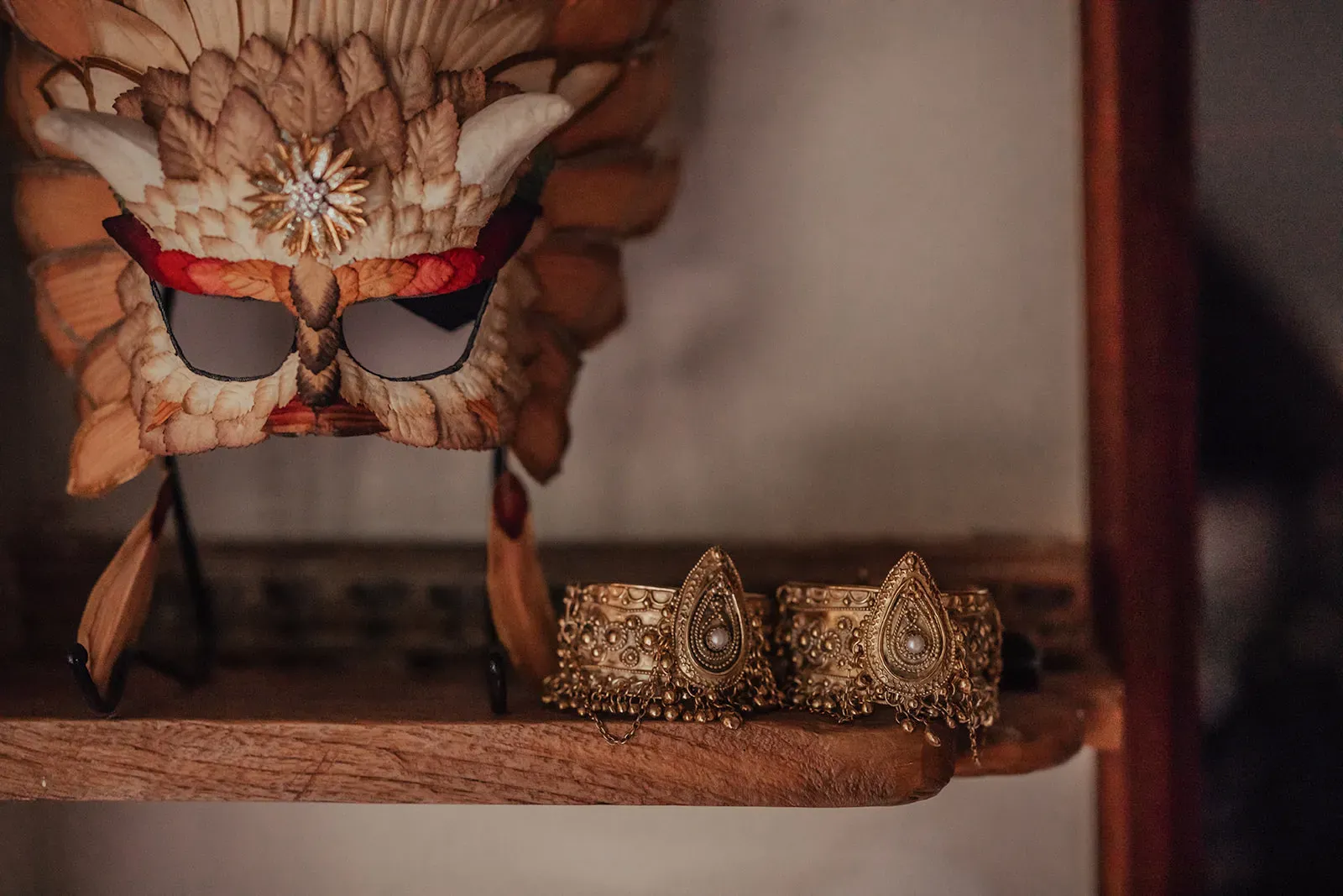 sally_mitch_real_wedding_bridal_accessories_feather_mask_gold_cuffs_wedlii_d6eec65669