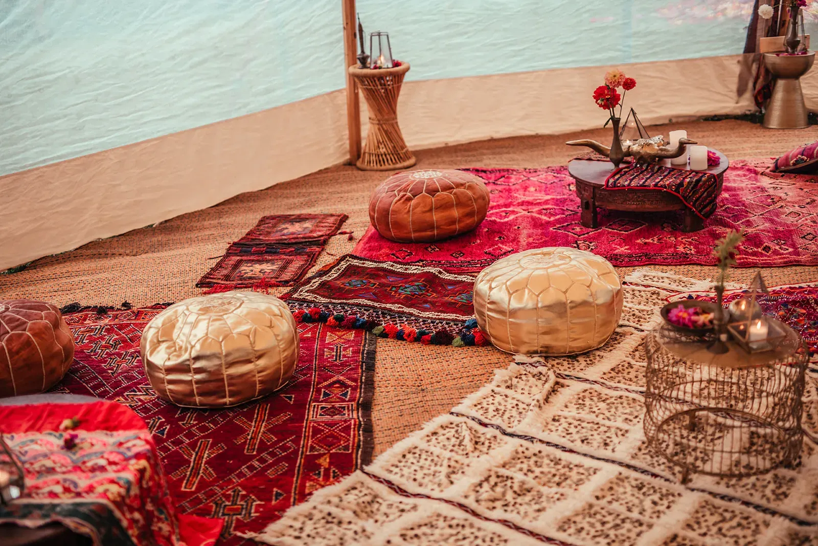 sally_mitch_real_wedding_centerpiece_detail_gold_skull_geometric_lantern_wedlii_6254db8914