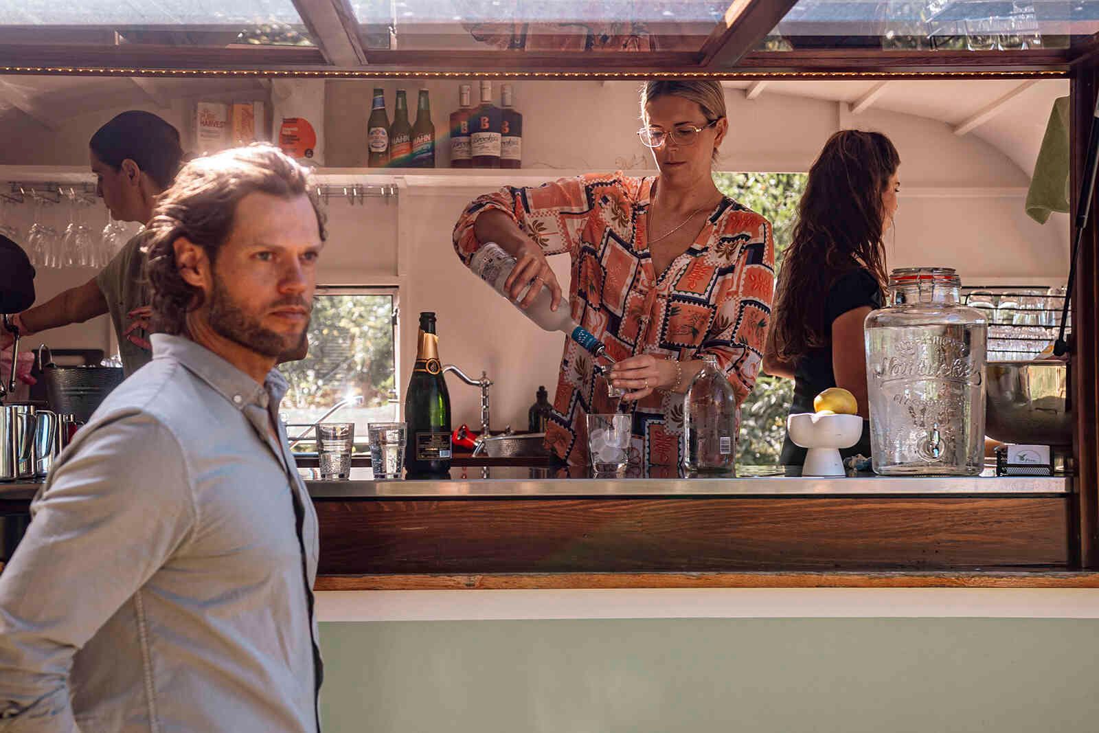 outdoor_bar_trolley_cocktail_making_wedding_reception_d43c98f042