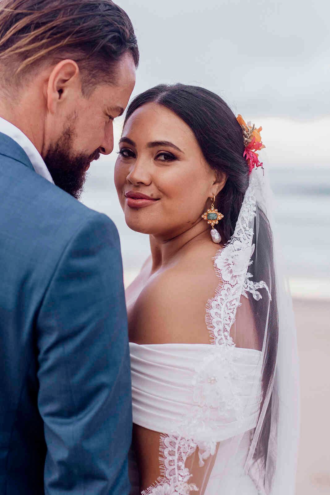 phoebe_morgan_beach_portrait_close_up_bridal_earrings_fafb02c473