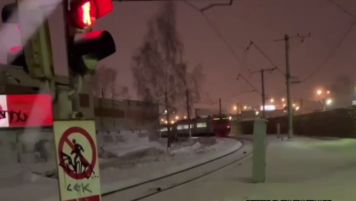 Что вчера вечером произошло в подмосковье. Авария на железной дороге. Электропоезд Московский.