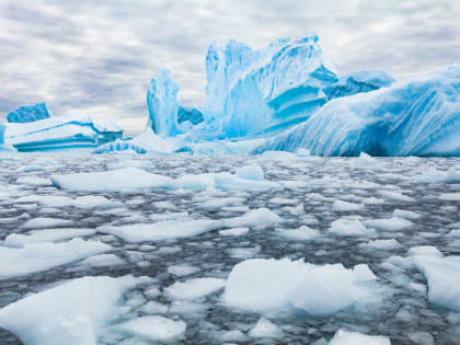 Крупнейший ледник Гренландии уменьшился из-за экстремального таяния