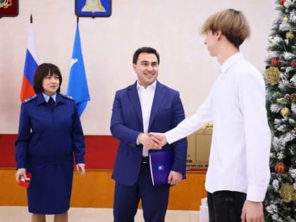 Сироте из Реутова вручили ключи от квартиры