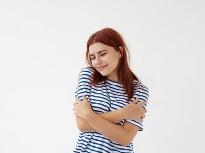 Врач рассказала, чем опасен тактильный голод и как с ним бороться