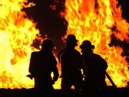 Ночной пожар в жилом доме: жильцы эвакуированы