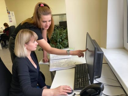 Руководитель единой информационно-справочной службы отмечает день рождения